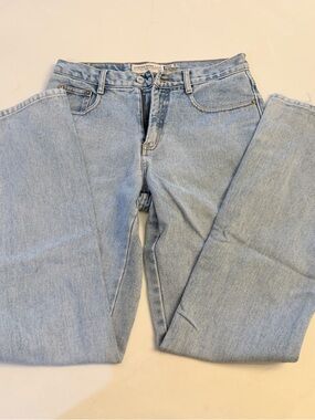 Light Wash Women’s Jeans - Classic Straight Leg